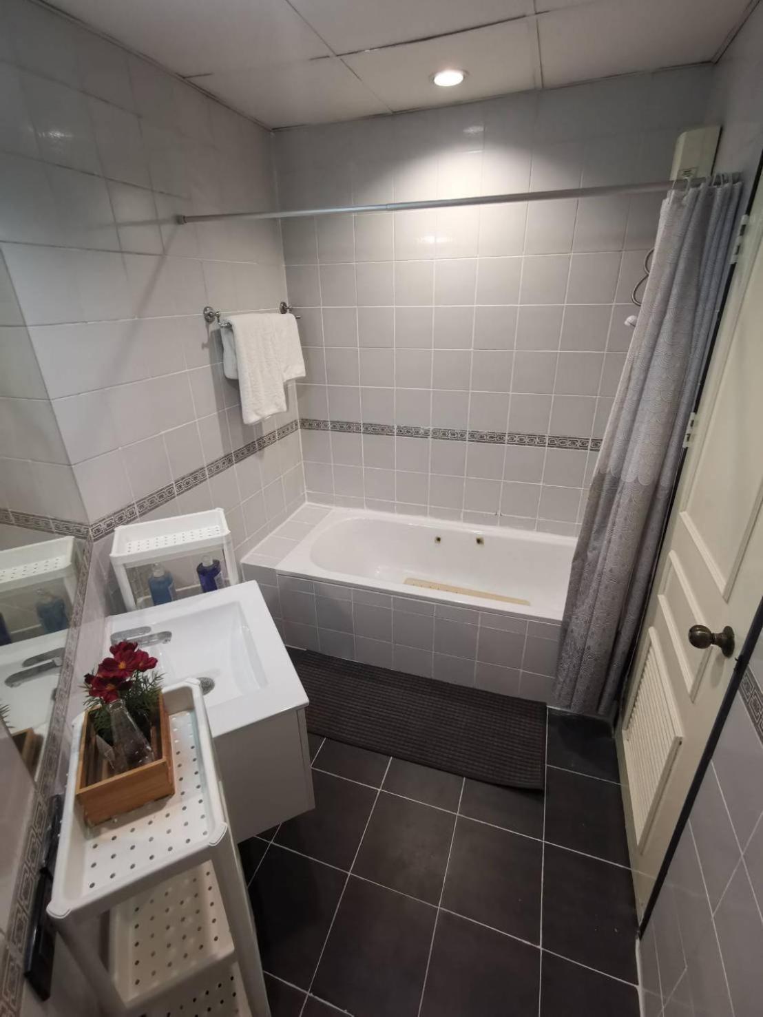 Cozy 1Br Walk To Bts And Airport Rail Link Close To Malls G7 バンコク都 エクステリア 写真