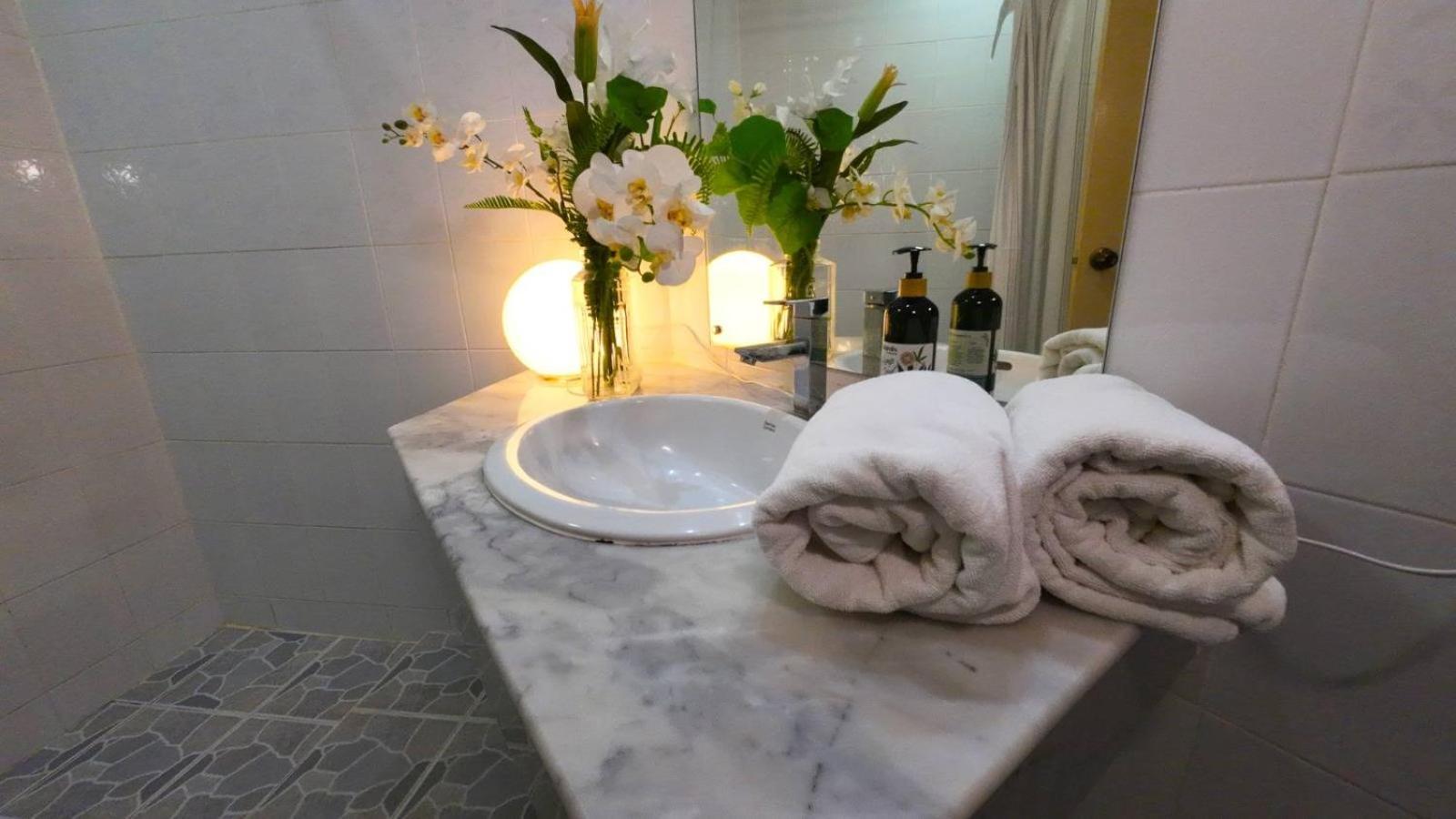 Cozy 1Br Walk To Bts And Airport Rail Link Close To Malls G7 バンコク都 エクステリア 写真